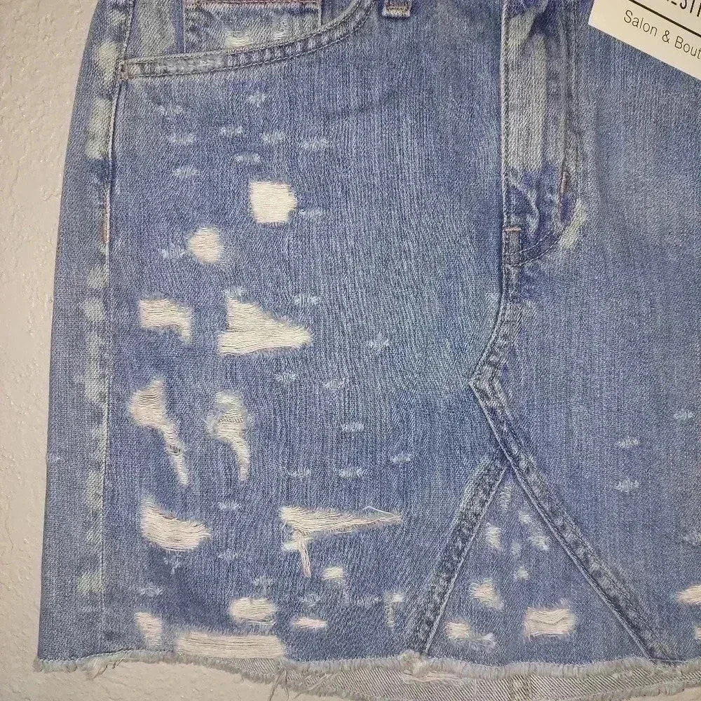 NWT Flying Monkey High Rise Denim Light Wash Mini Skirt Distressed Size 25 - Picture 3 of 7